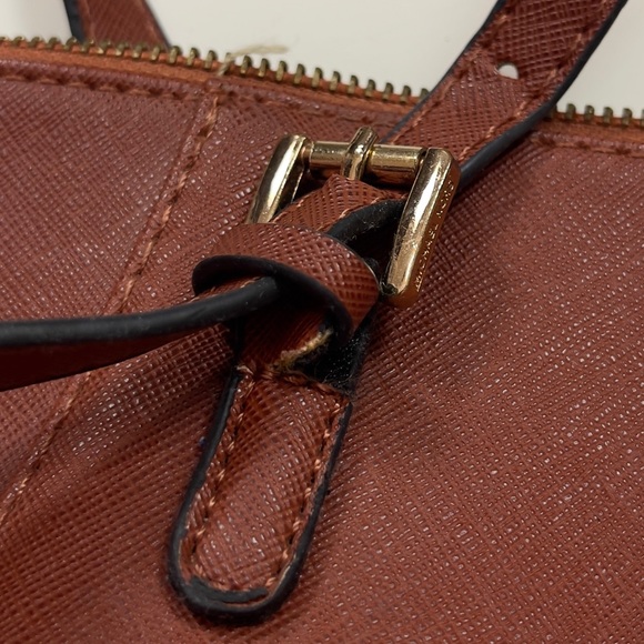 Michael Kors Jet Set Tote Bag - Picture 9 of 16